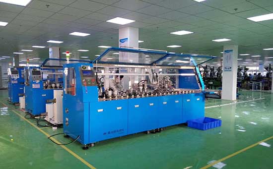 包銅箔機和使用該包銅箔機制造的覆銅層壓板、印制電路板以及無核基板的制作方法