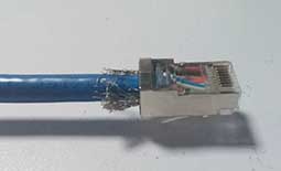 網(wǎng)絡(luò)線的刷剪編織包銅箔去鋁箔機任用，鑫遠(yuǎn)程